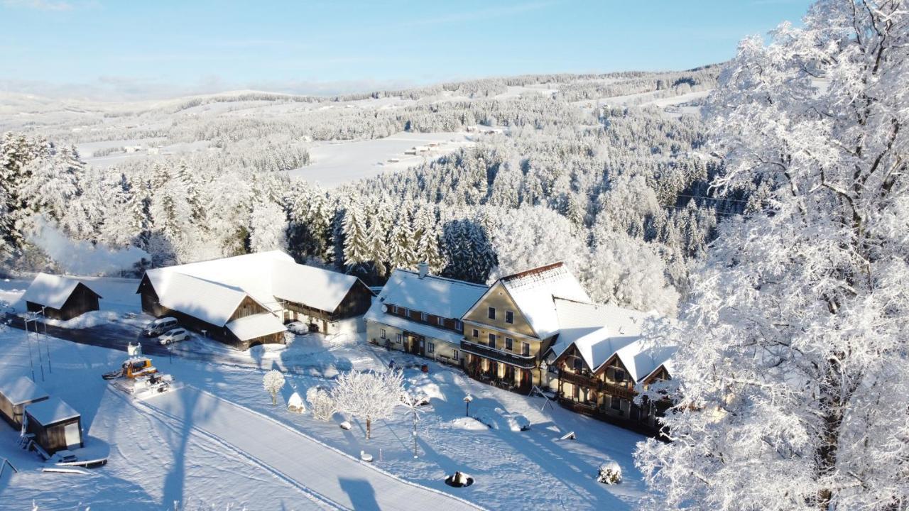 Отель Gasthof Wiesenhofer Miesenbach  Экстерьер фото