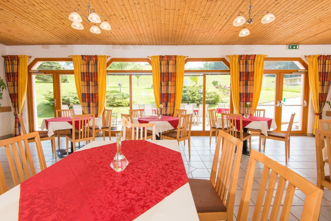 Отель Gasthof Wiesenhofer Miesenbach  Экстерьер фото